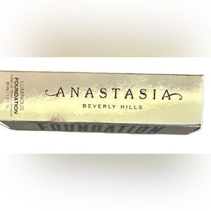 DESIGNED BY ANASTASIA BEVERLY HILLS!! NEW 140N LUMINOUS FOUNDATION. 1fl.